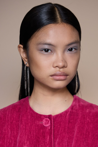 Gray eye shadow at Tory Burch 2025