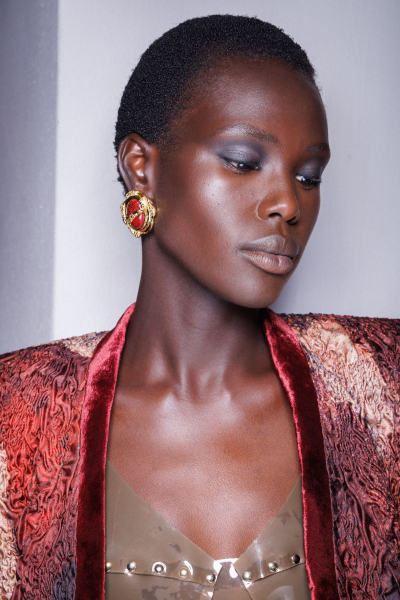 fall makeup trends 2025 gray eye shadow at fashion week Roberto Cavalli  FW 2025