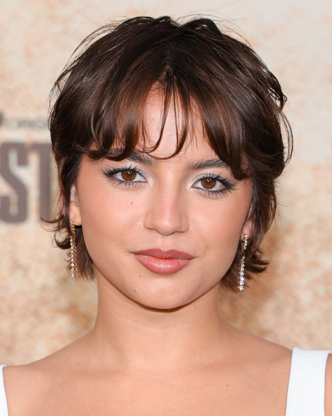 fall makeup trends 2025 tightlined eyes on Isabela Moner