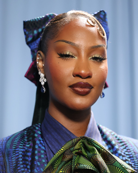 fall makeup trends long lashes